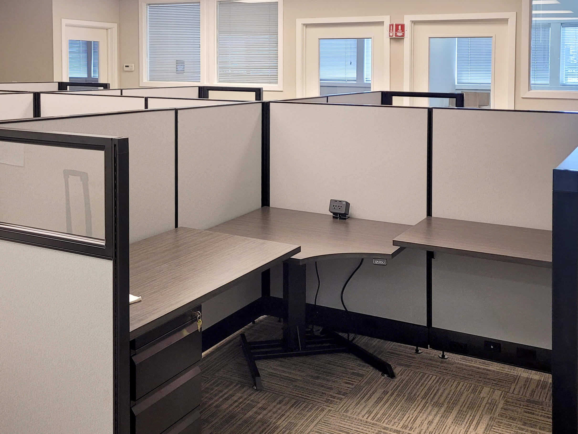 CA-office-furniture-parke4stmo-040123-06.jpg
